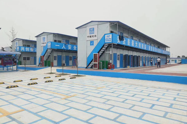 如何才能實(shí)現(xiàn)裝配式活動(dòng)板房的深化發(fā)展呢? 裝配式活動(dòng)板房